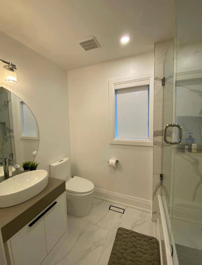 Luxury Modern House With Ev Charger Apartment Toronto