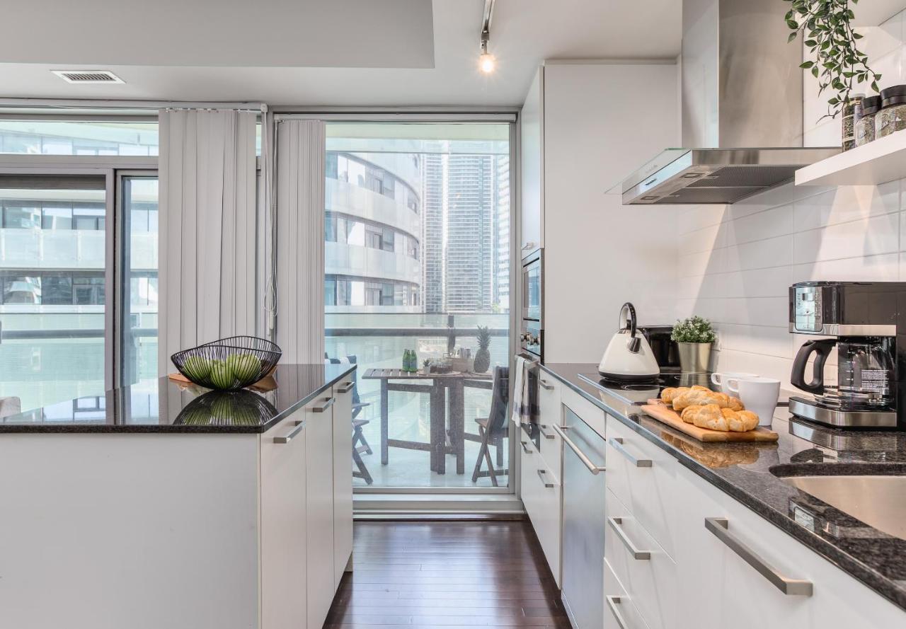 Condo Downtown, Cn Tower, Financial District *