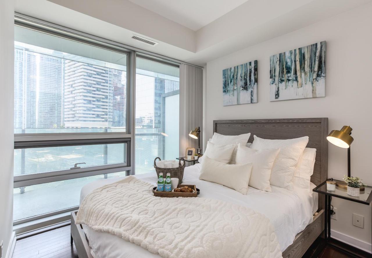 Condo Downtown, Cn Tower, Financial District Apartment