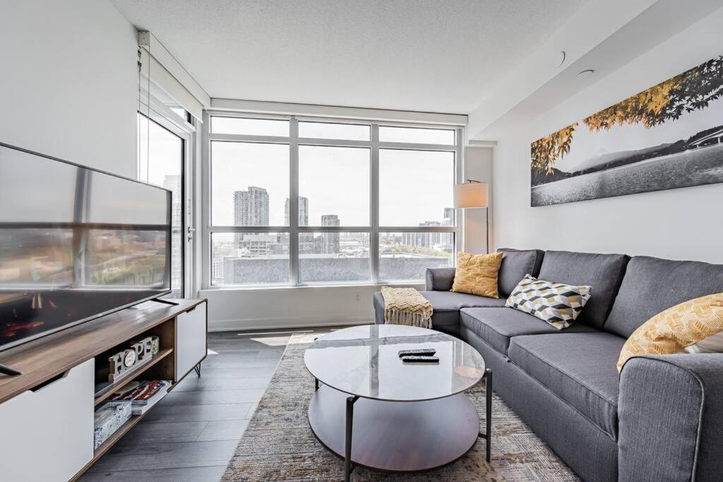 Apartment Queens Wharf Toronto