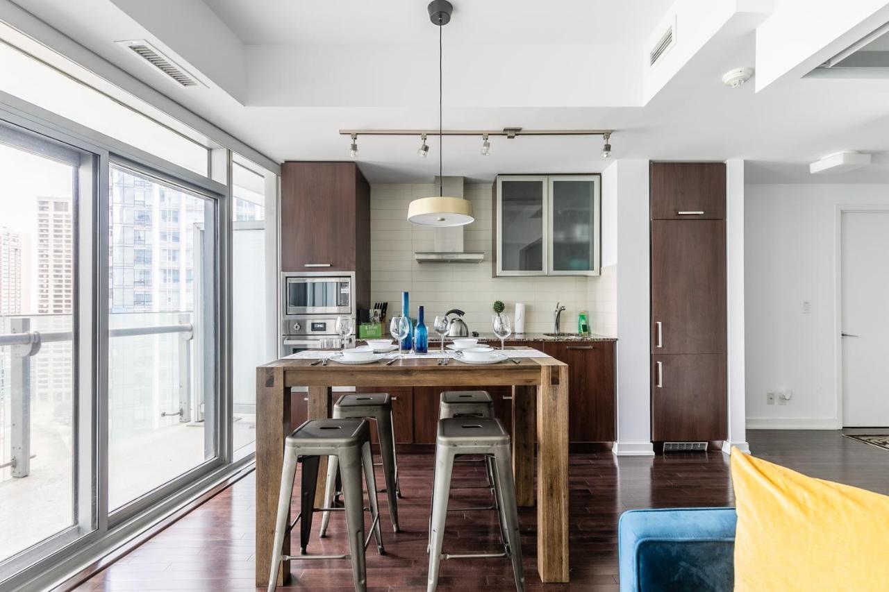 Stylish 1br - Cn Tower View, Entertainment District-downtown Toronto