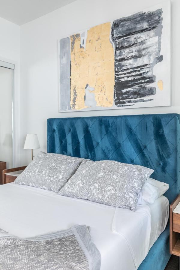 Stylish 1br - Cn Tower View, Entertainment District-downtown