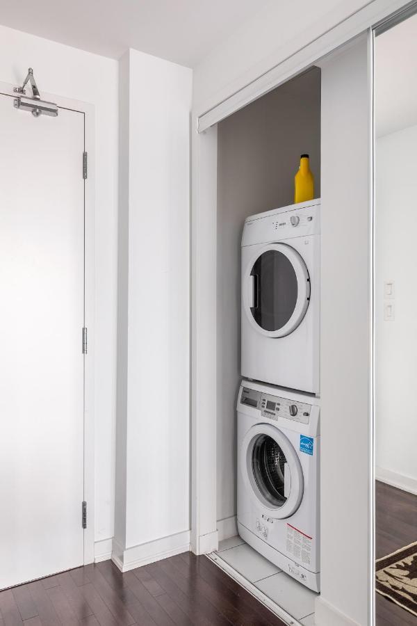 Stylish 1br - Cn Tower View, Entertainment District-downtown Apartment *