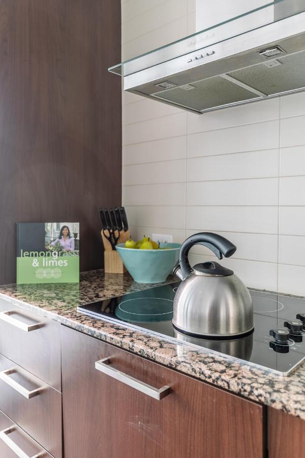Stylish 1br - Cn Tower View, Entertainment District-downtown Apartment Toronto