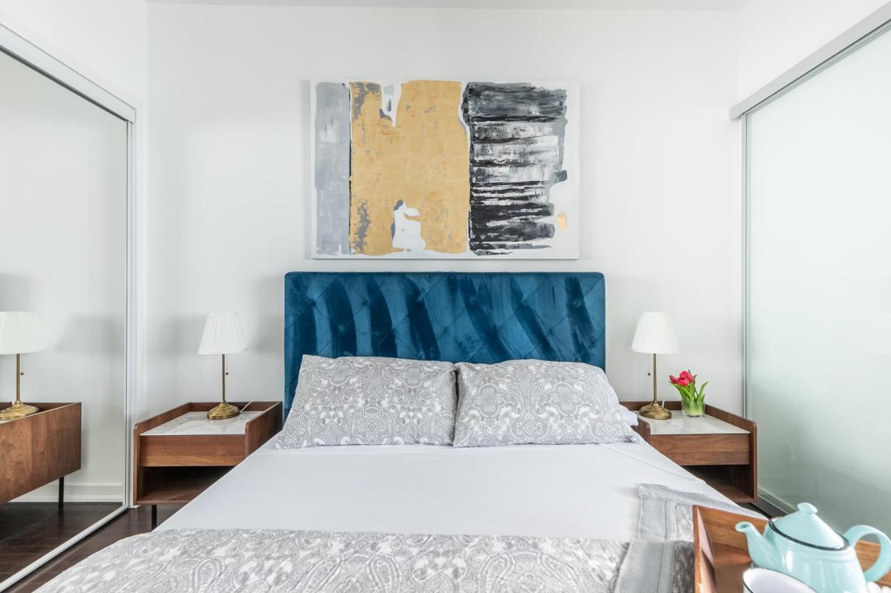 Stylish 1br - Cn Tower View, Entertainment District-downtown Apartment