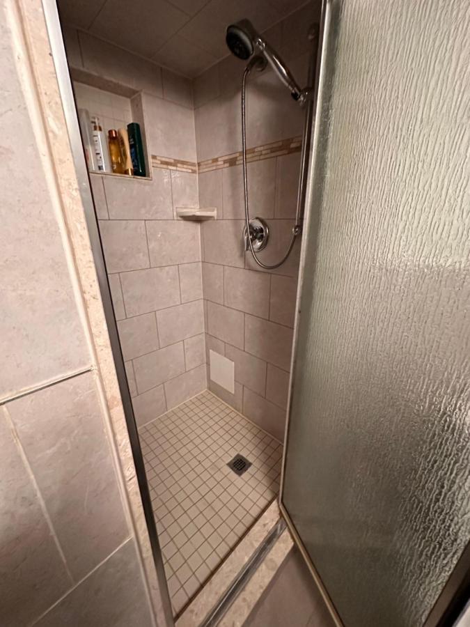 Apartment Lovely 2 Bedroom Basement In *