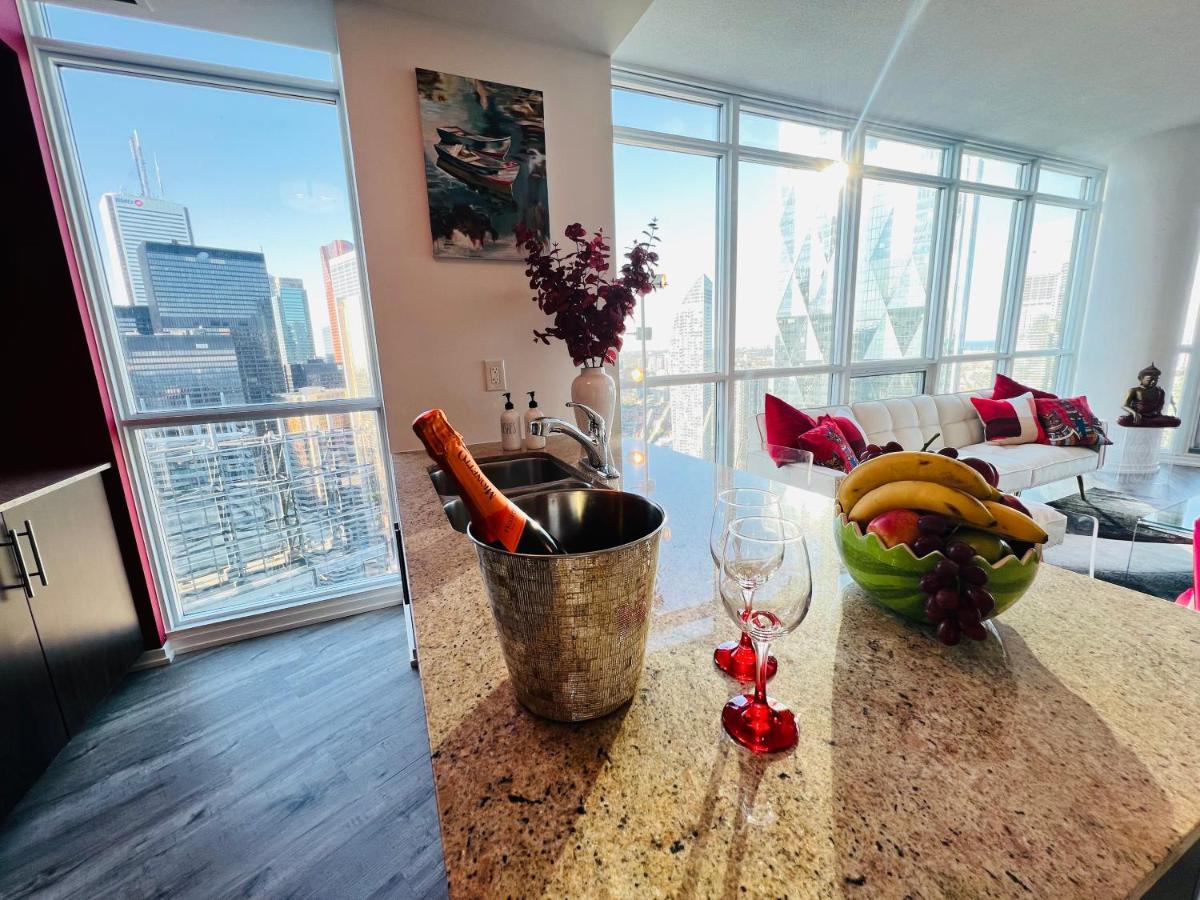 Spacious Lux 2bd Downtown With Parking! Toronto
