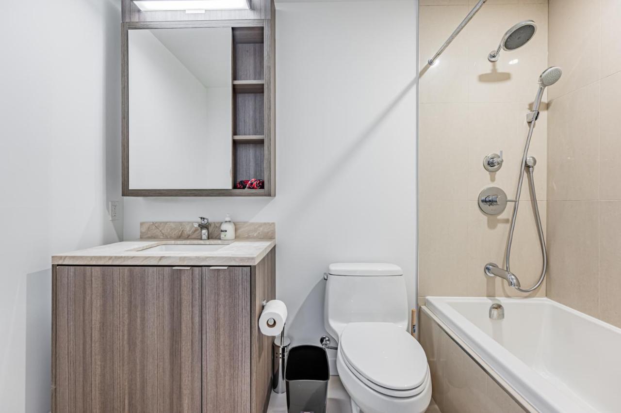 Lovely In Downtown Core Apartment