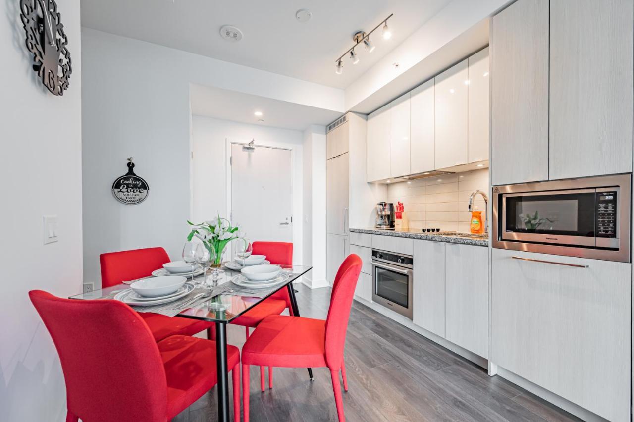 Lovely In Downtown Core Apartment
