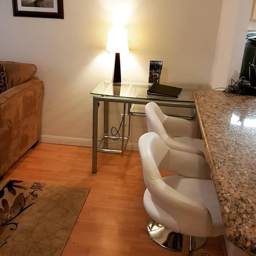 Luxury Accommodations - University Plaza Apartment *