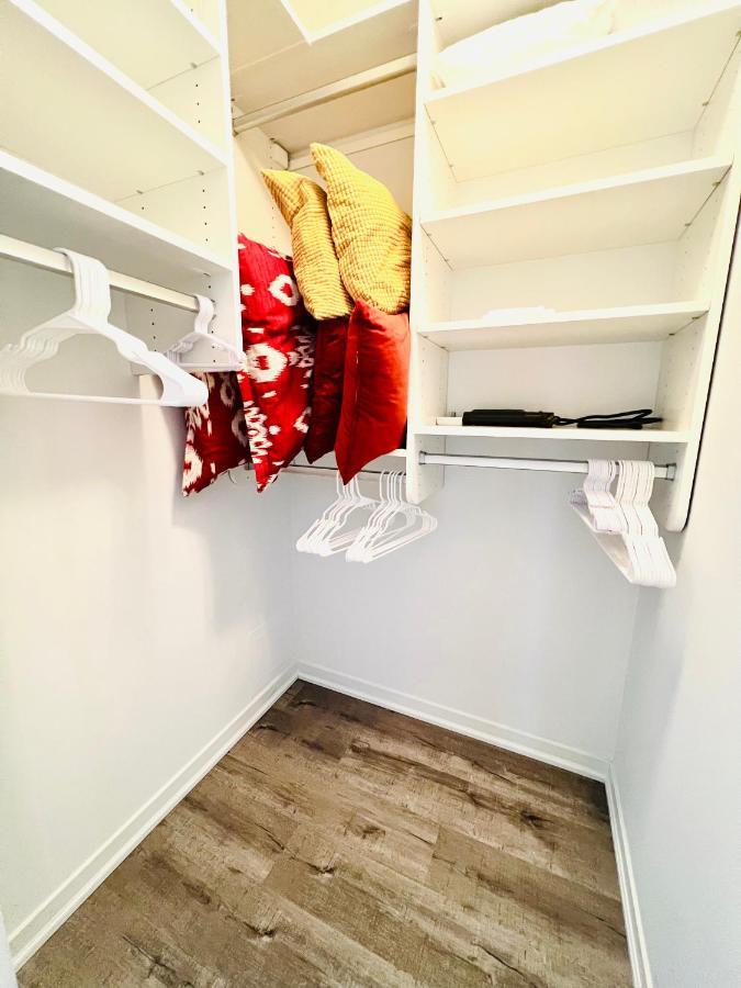 Apartment Spacious Lux 2bd Downtown With Parking! Toronto