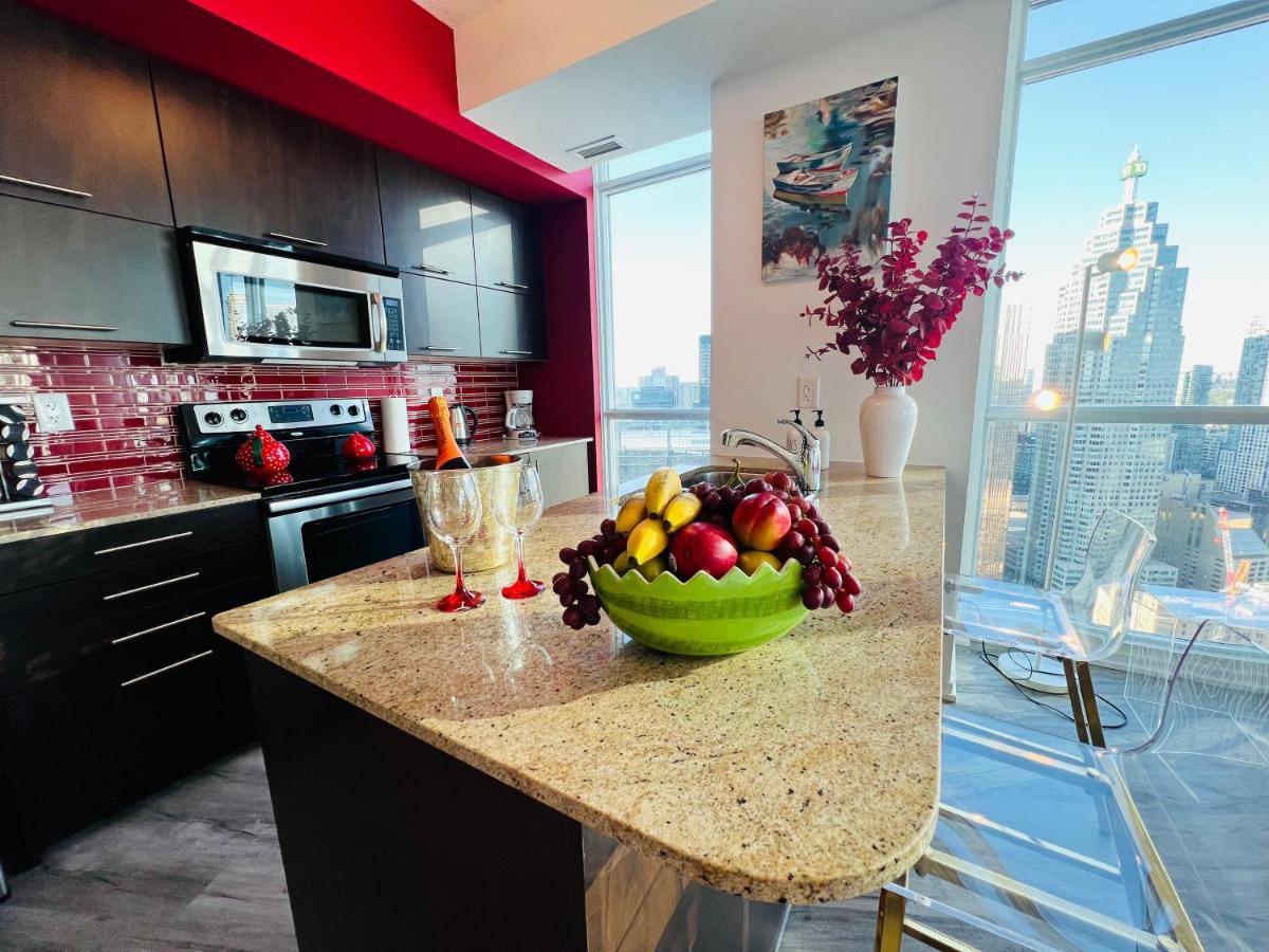 Spacious Lux 2bd Downtown With Parking! *