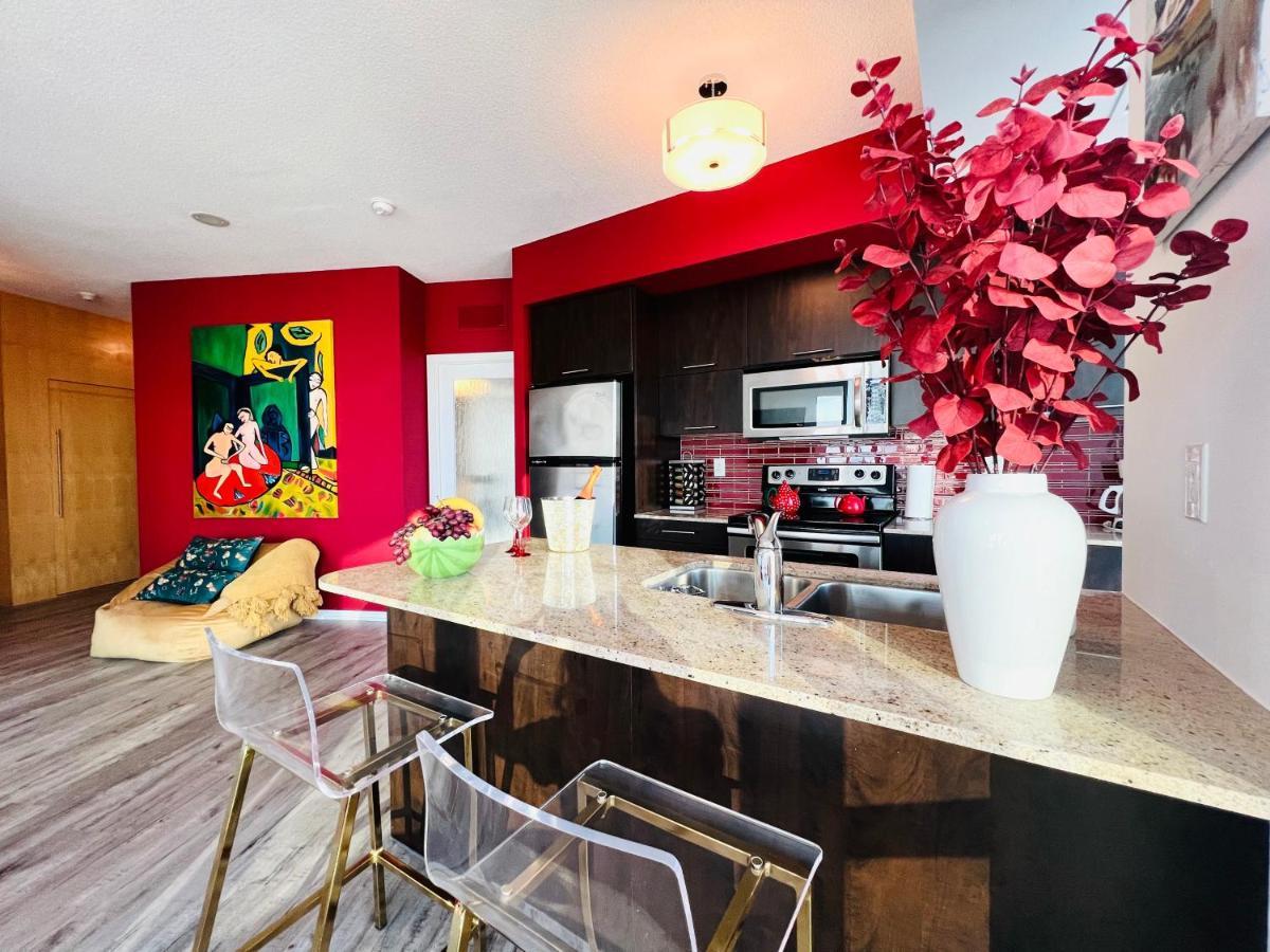 Spacious Lux 2bd Downtown With Parking! Toronto