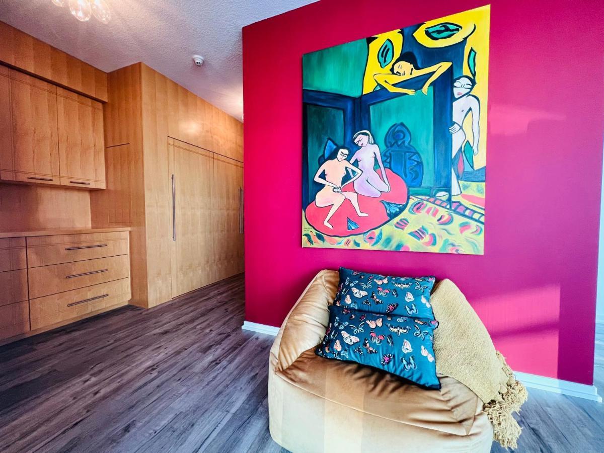 Spacious Lux 2bd Downtown With Parking!