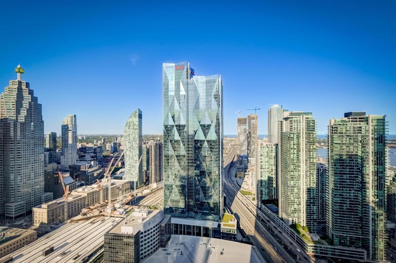 Apartment Spacious Lux 2bd Downtown With Parking! *