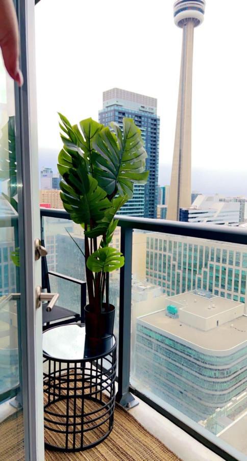 Luxury Cn Tower View Apartment Toronto