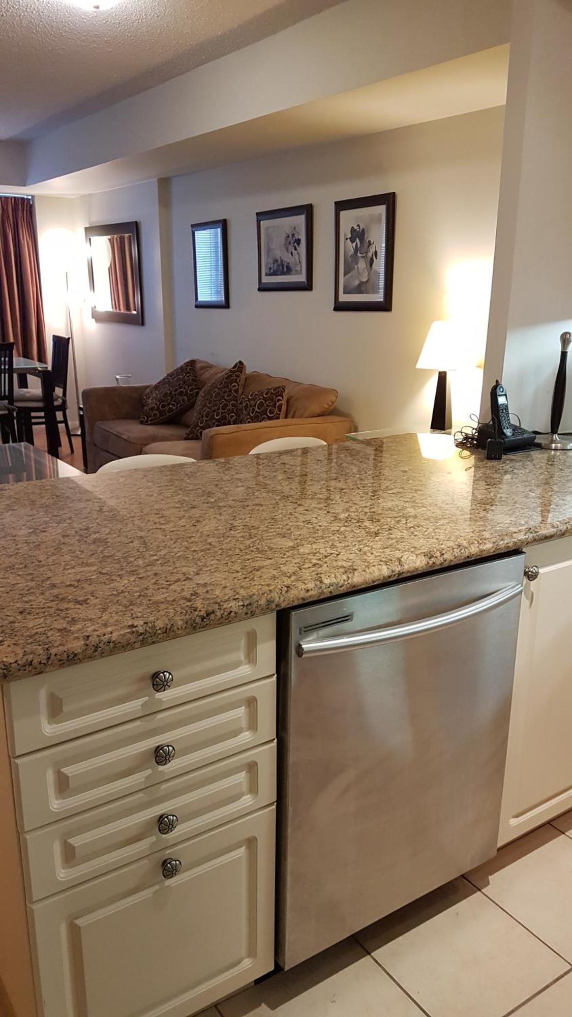 Luxury Accommodations - University Plaza Apartment