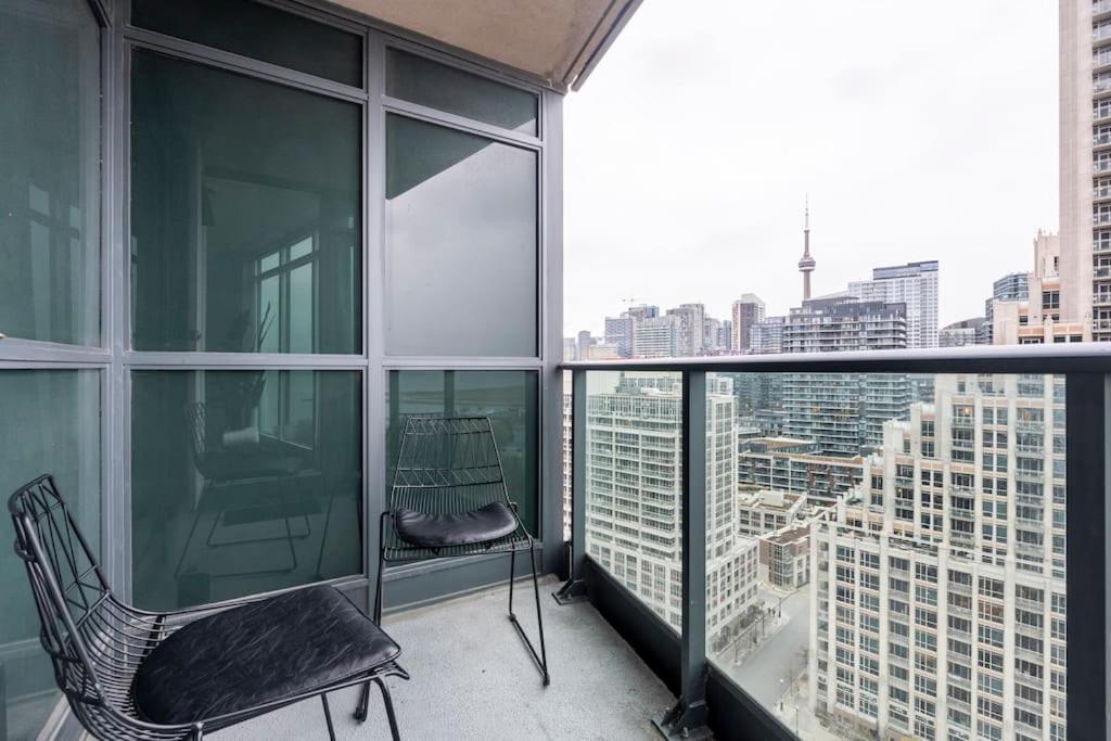 1 Bdrm With Lakeshore Views Free Parking In Downtown * Toronto