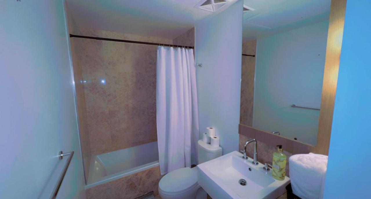 Luxury Cn Tower View Apartment *