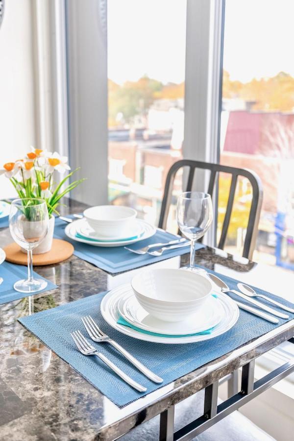 Upscale 3br - Minutes From High Park Apartment *