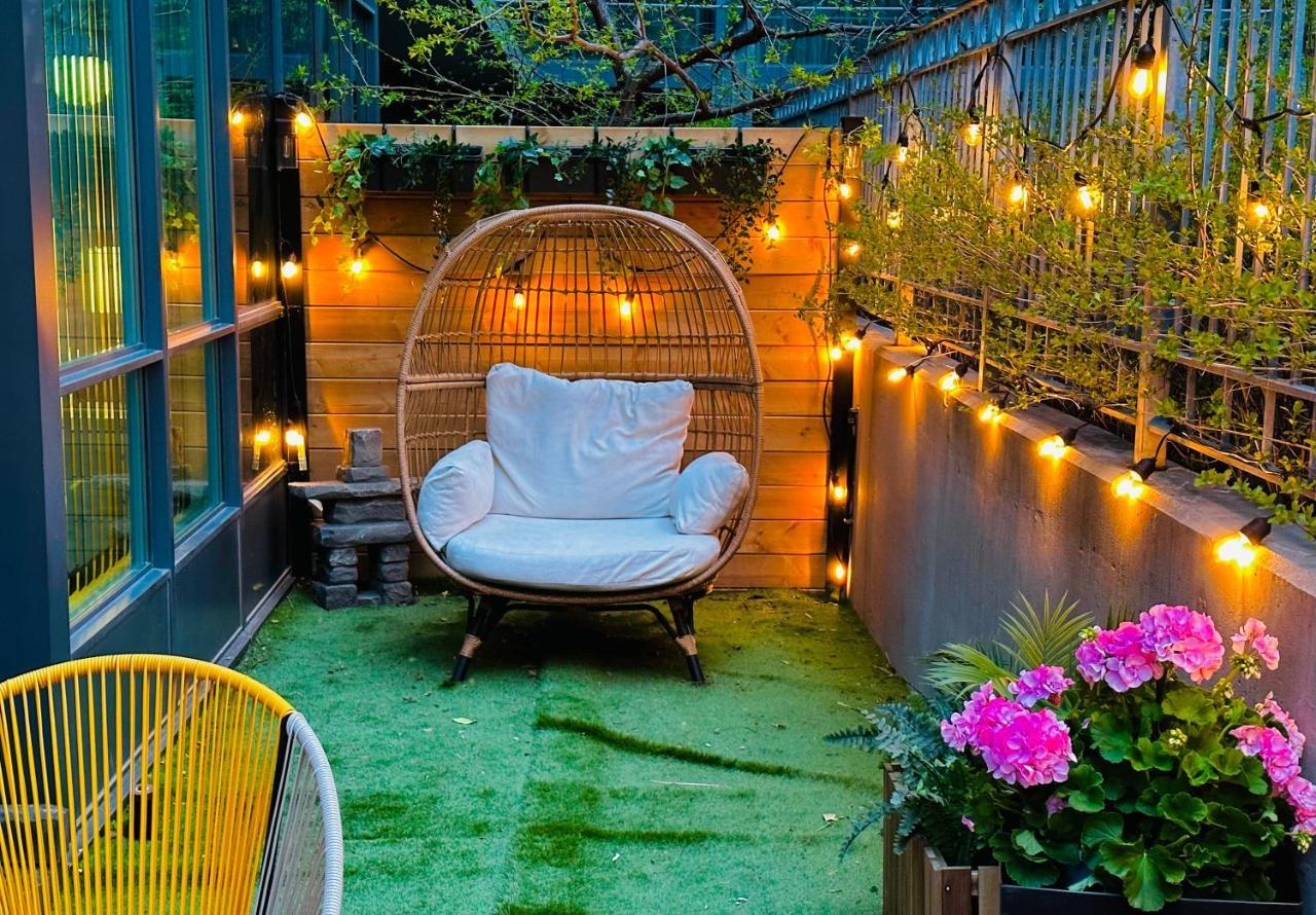 Luxury With Private Patio In Downtown *