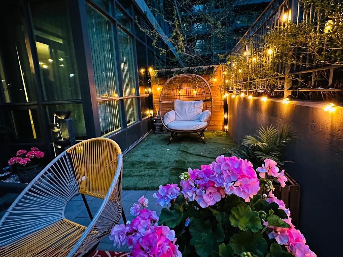 Apartment Luxury With Private Patio In Downtown