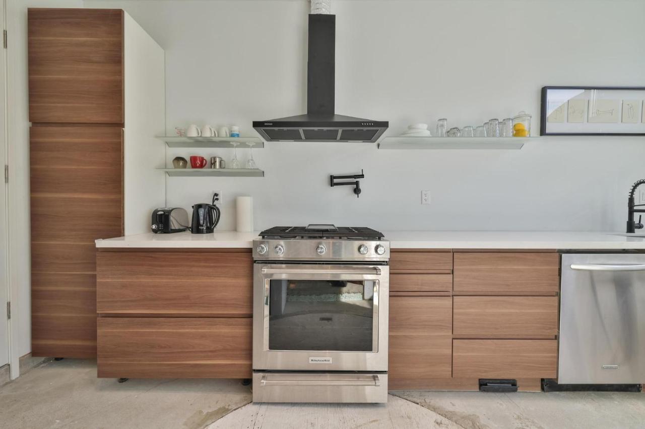 New Modern 1400 Sq Ft Coach House Near Everything Ferienhaus *