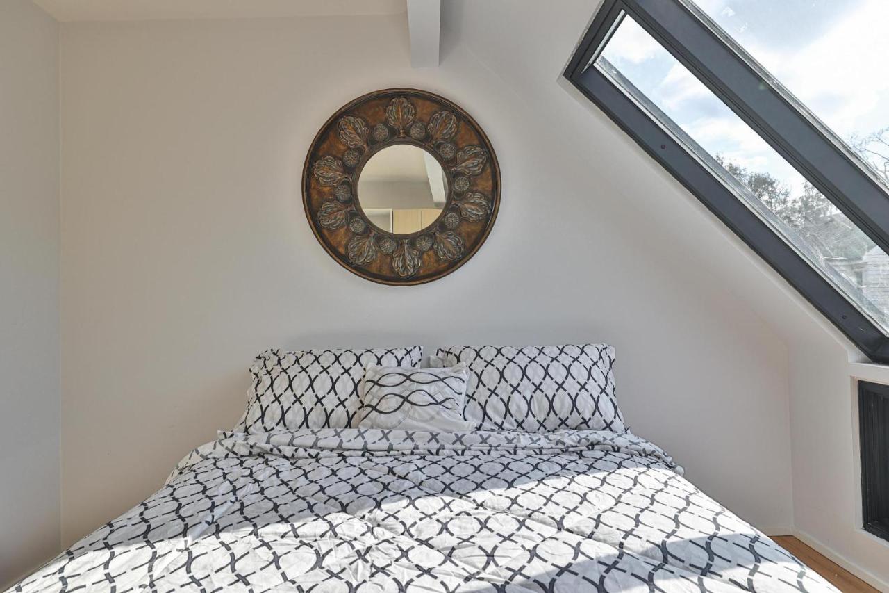 New Modern 1400 Sq Ft Coach House Near Everything Ferienhaus *