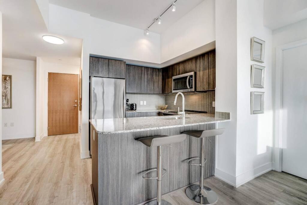 Waterfront Luxury * Toronto
