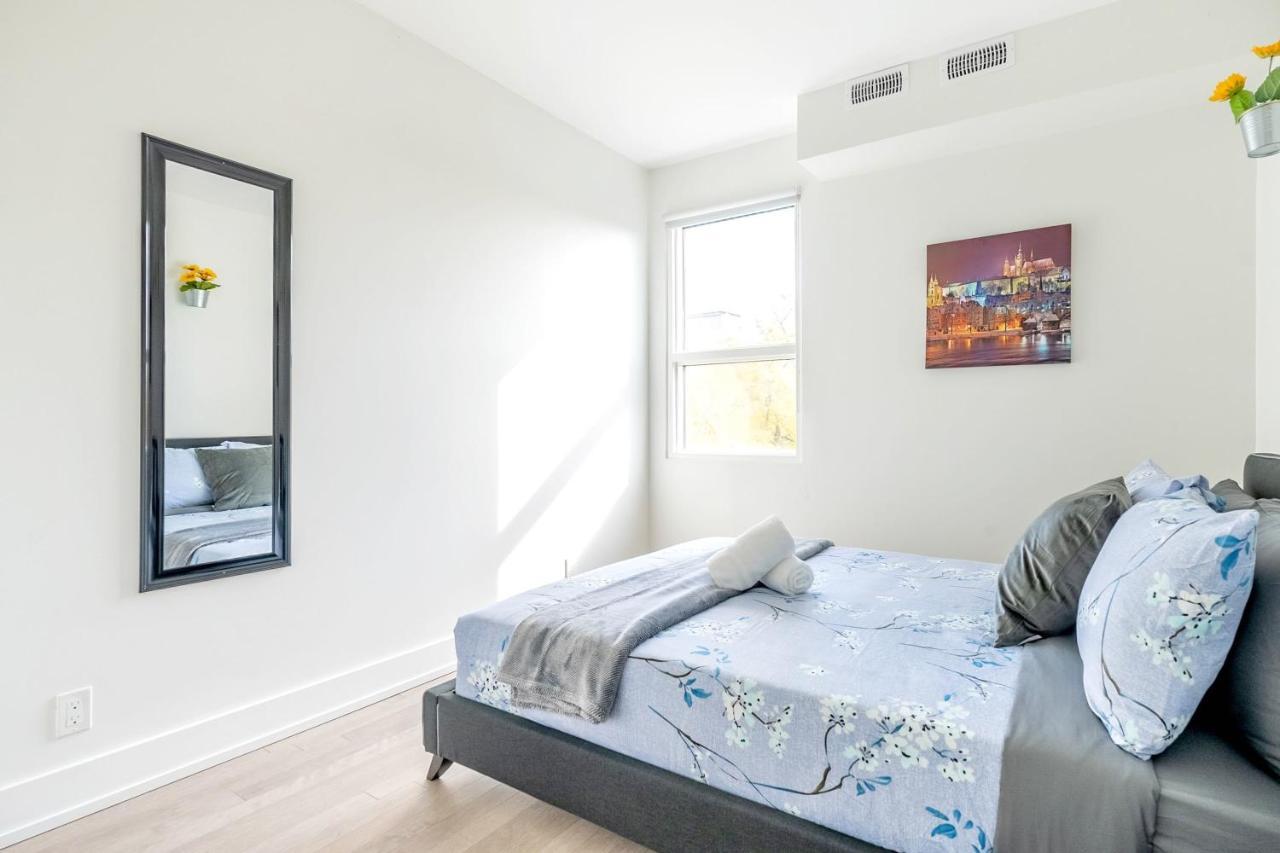 Upscale 3br - Minutes From High Park Apartment *