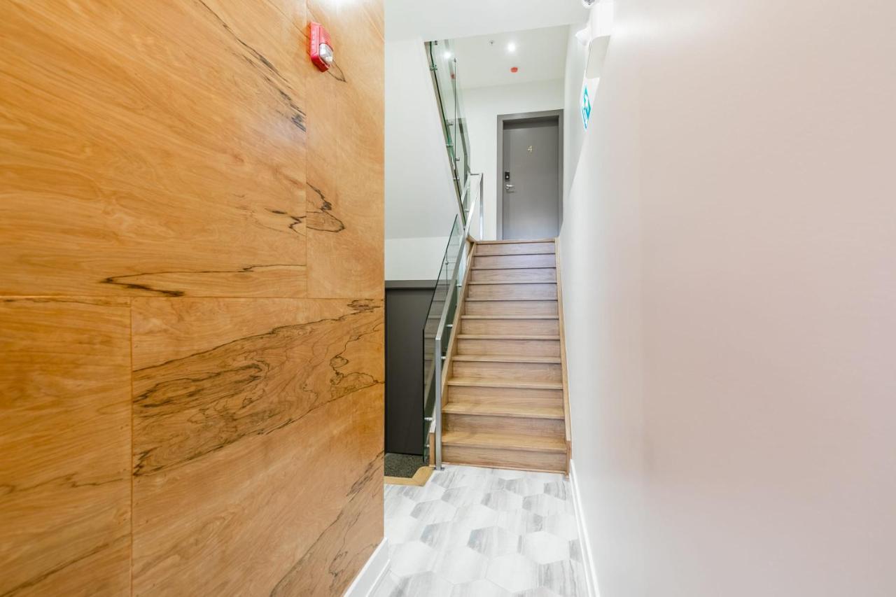 Upscale 3br - Minutes From High Park * Toronto