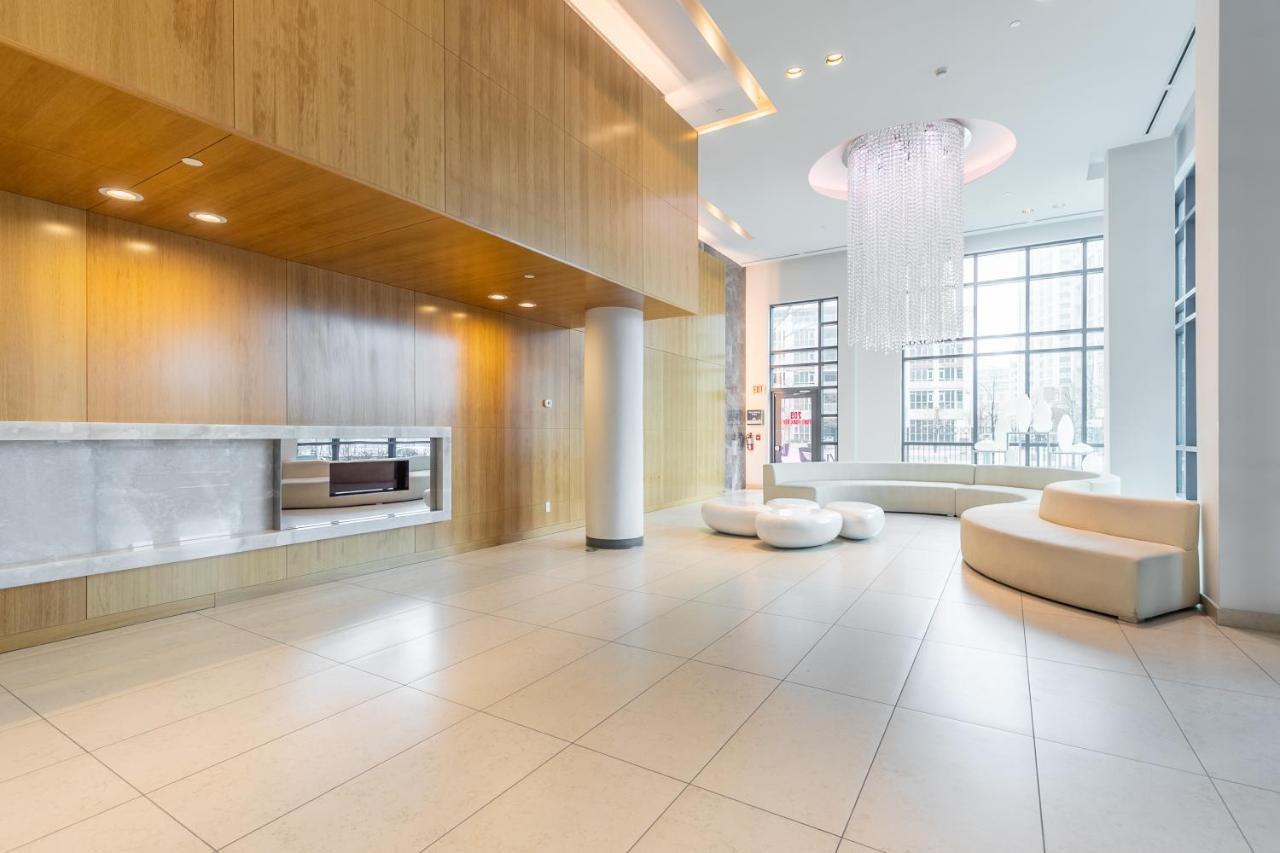 Apartment Luxury With Private Patio In Downtown