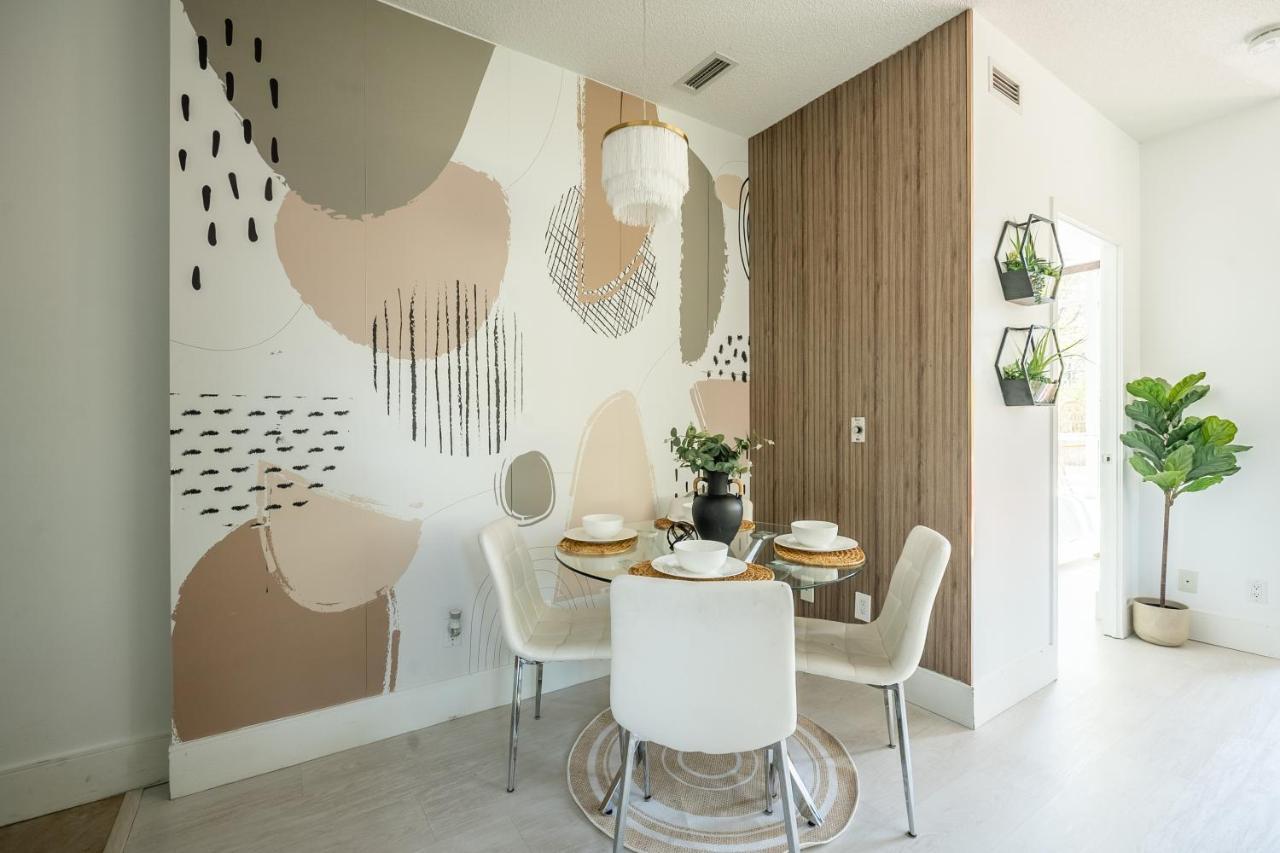 Luxury With Private Patio In Downtown Apartment