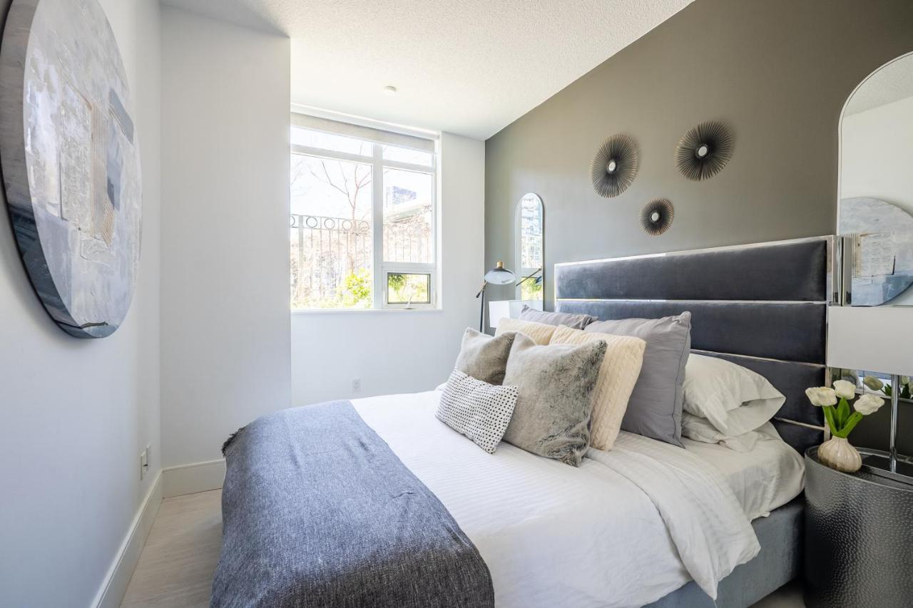 Luxury With Private Patio In Downtown *