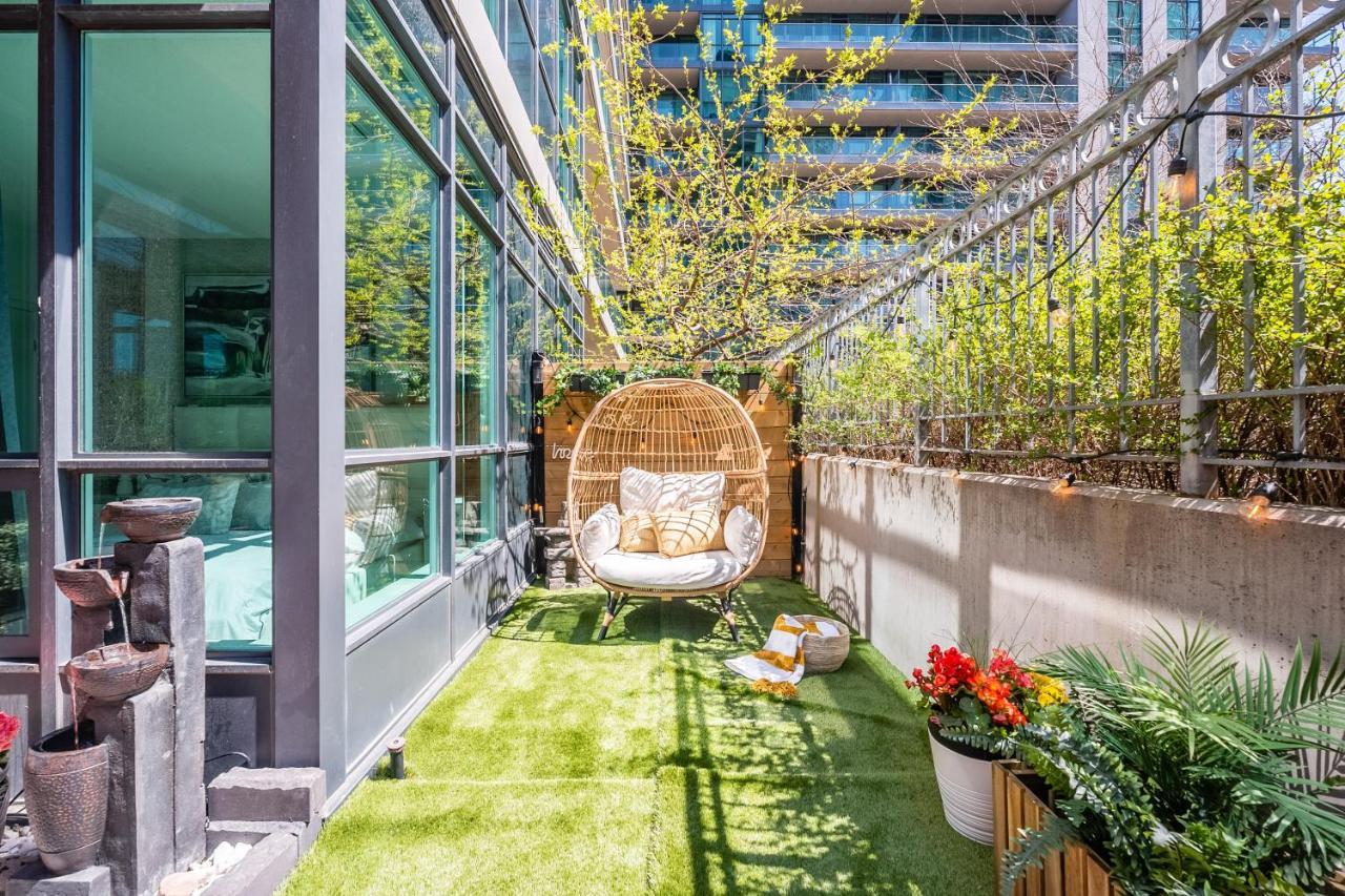 Luxury With Private Patio In Downtown Apartment