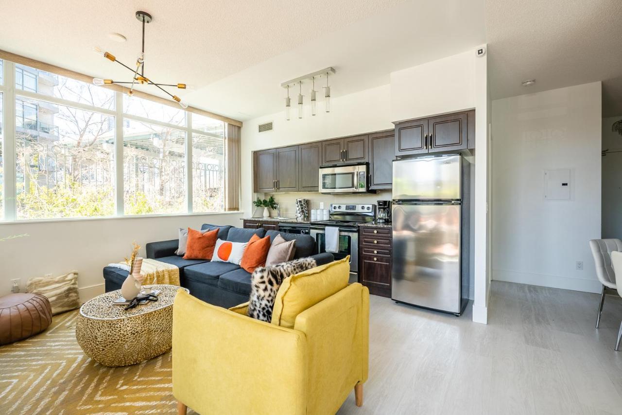 Luxury With Private Patio In Downtown Apartment