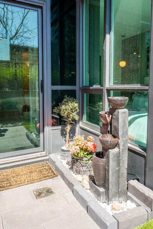Luxury With Private Patio In Downtown