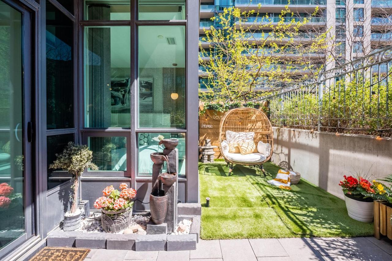 Luxury With Private Patio In Downtown Apartment Toronto
