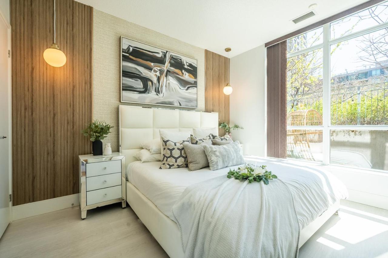 Luxury With Private Patio In Downtown Toronto