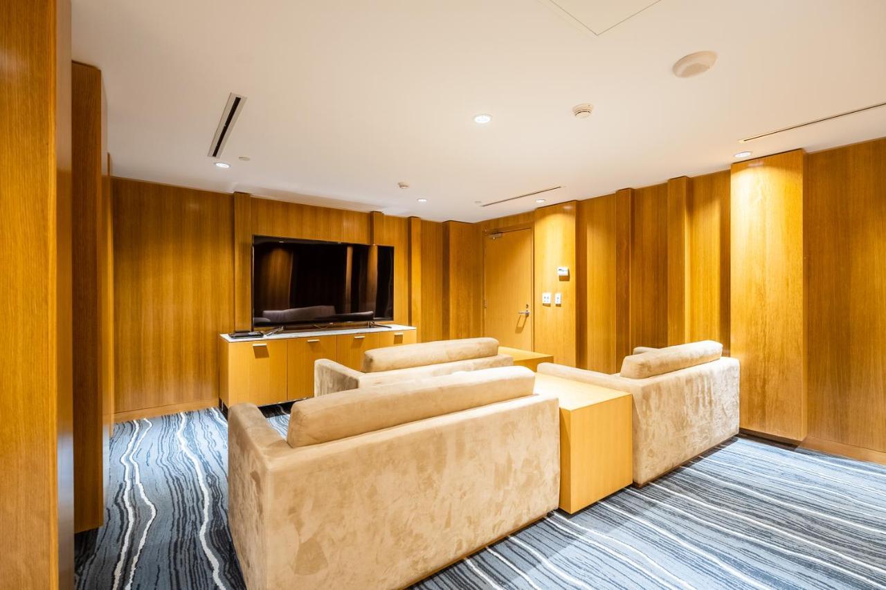 Luxury With Private Patio In Downtown Apartment *