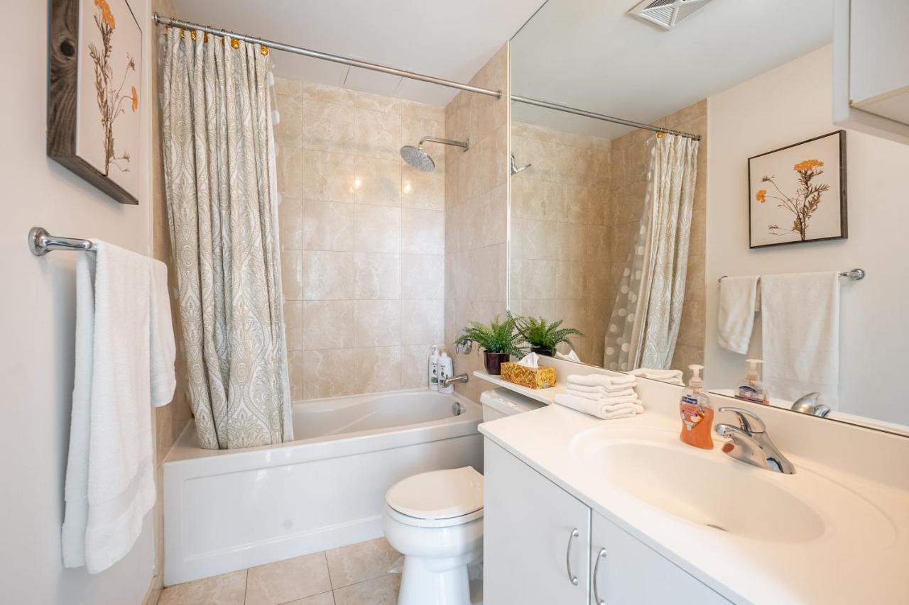 Luxury With Private Patio In Downtown Apartment *