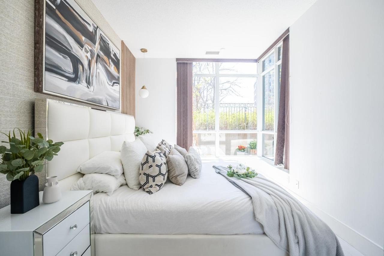 Luxury With Private Patio In Downtown Toronto