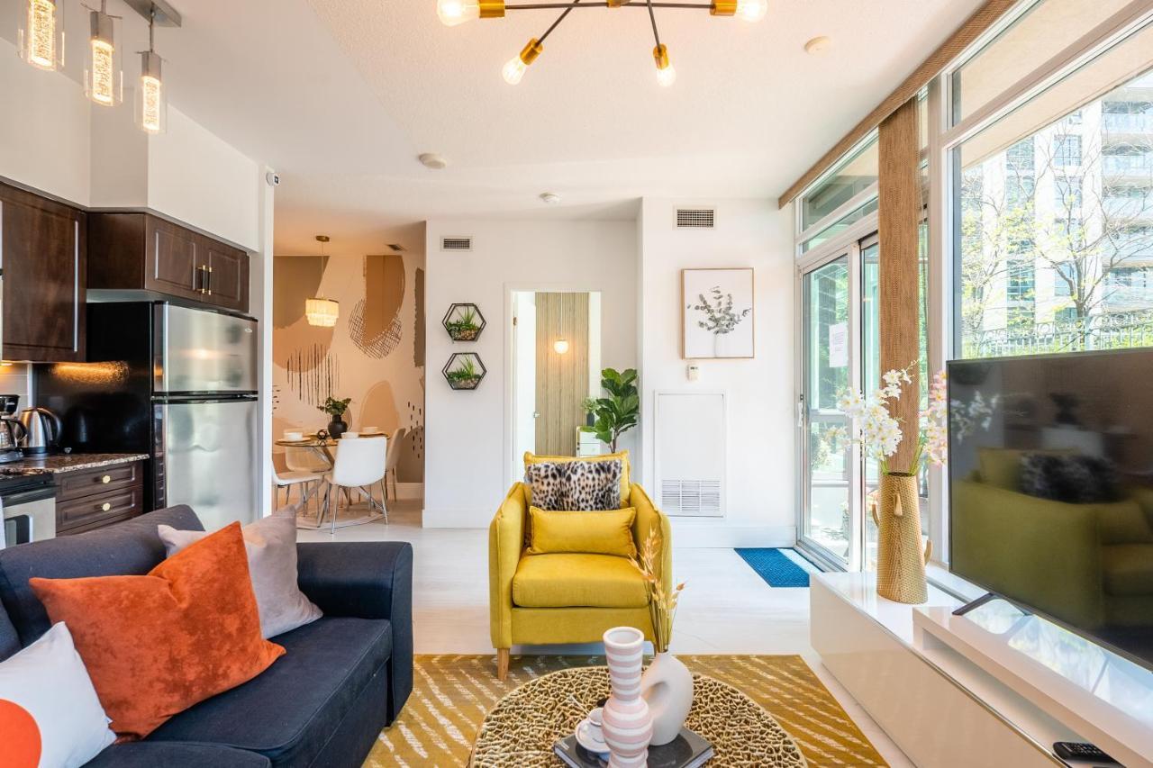 Luxury With Private Patio In Downtown *
