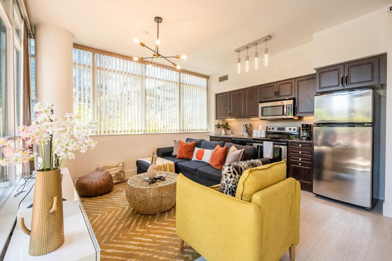 Luxury With Private Patio In Downtown