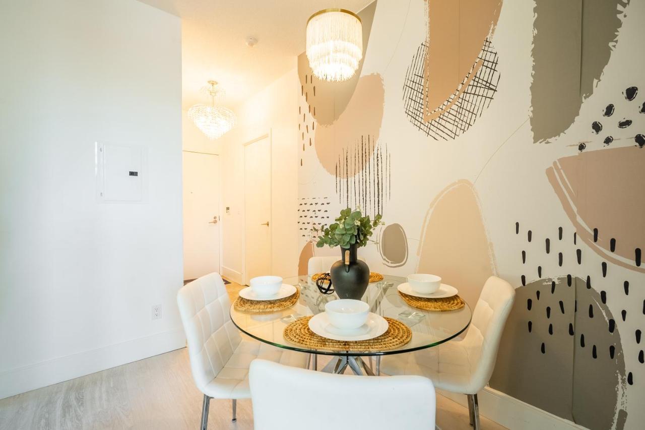 Luxury With Private Patio In Downtown Apartment Toronto