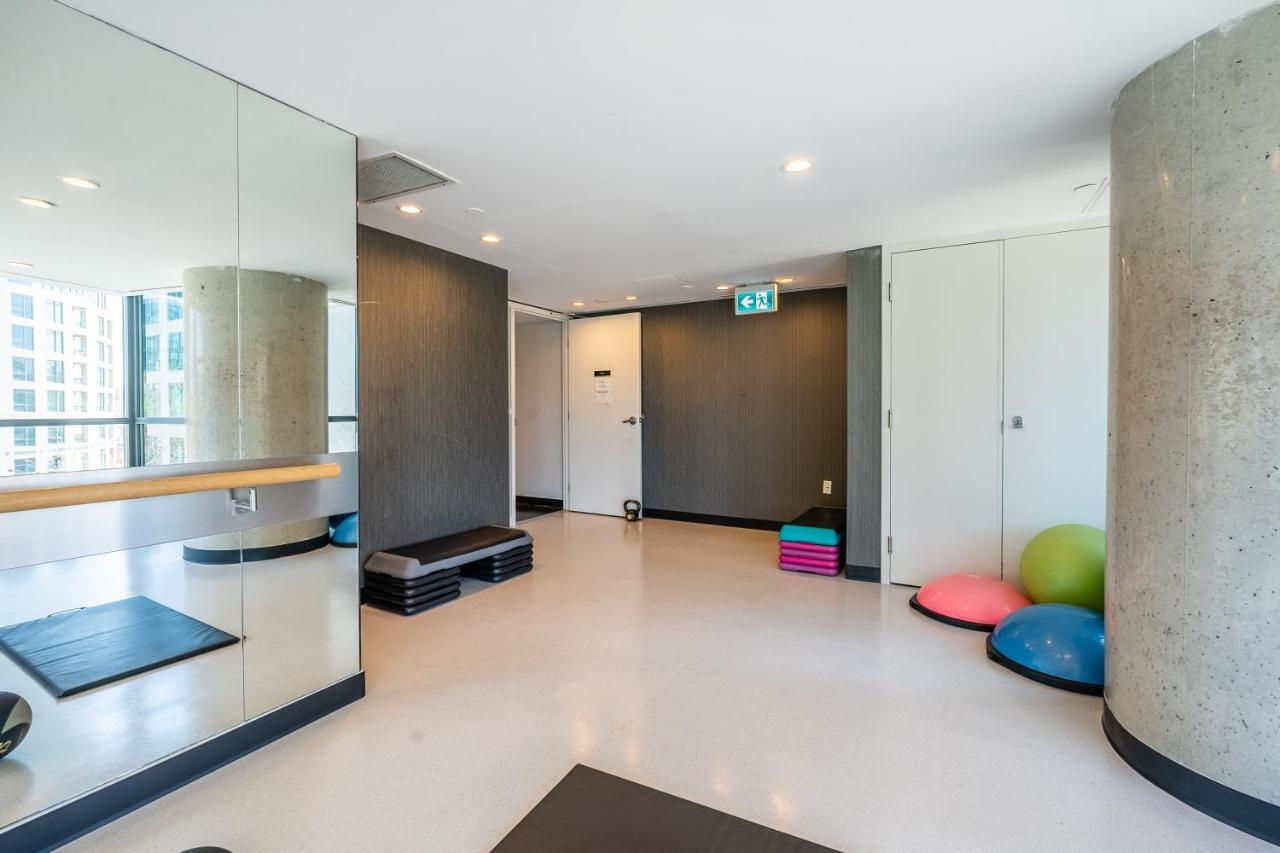 Luxury With Private Patio In Downtown Apartment