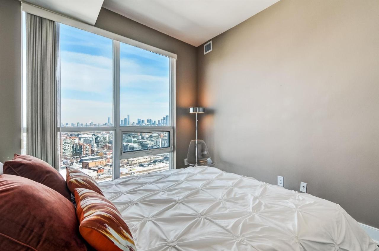 Apartment Bird's Eye View Polished Penthouse Toronto