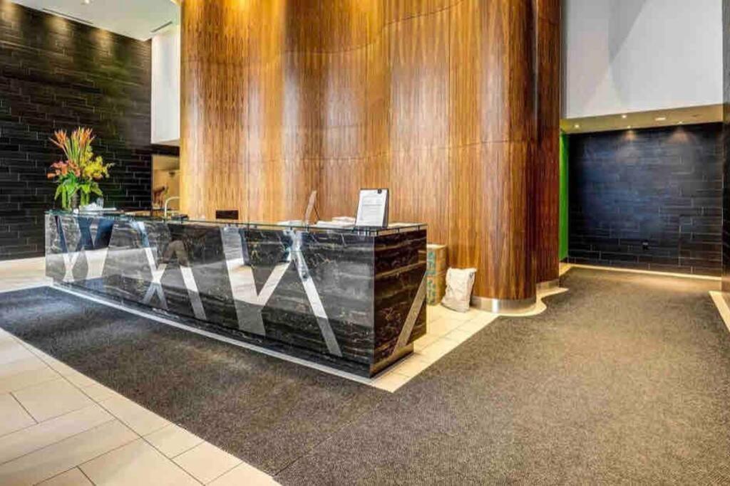 Upscale Downtown By Cn Tower Apartment *