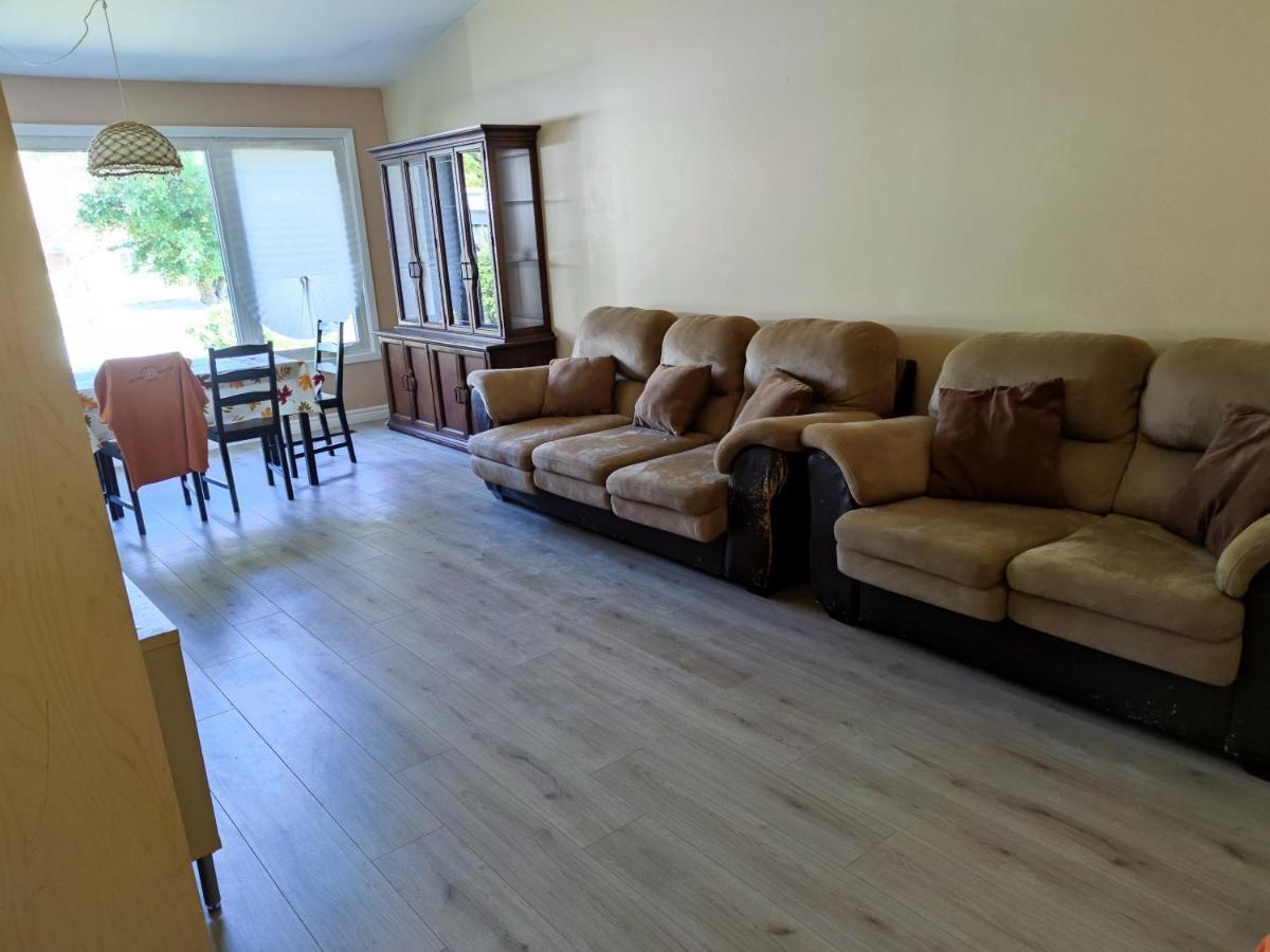 Homestay North York Close To Hwy 401 And Dvp Toronto