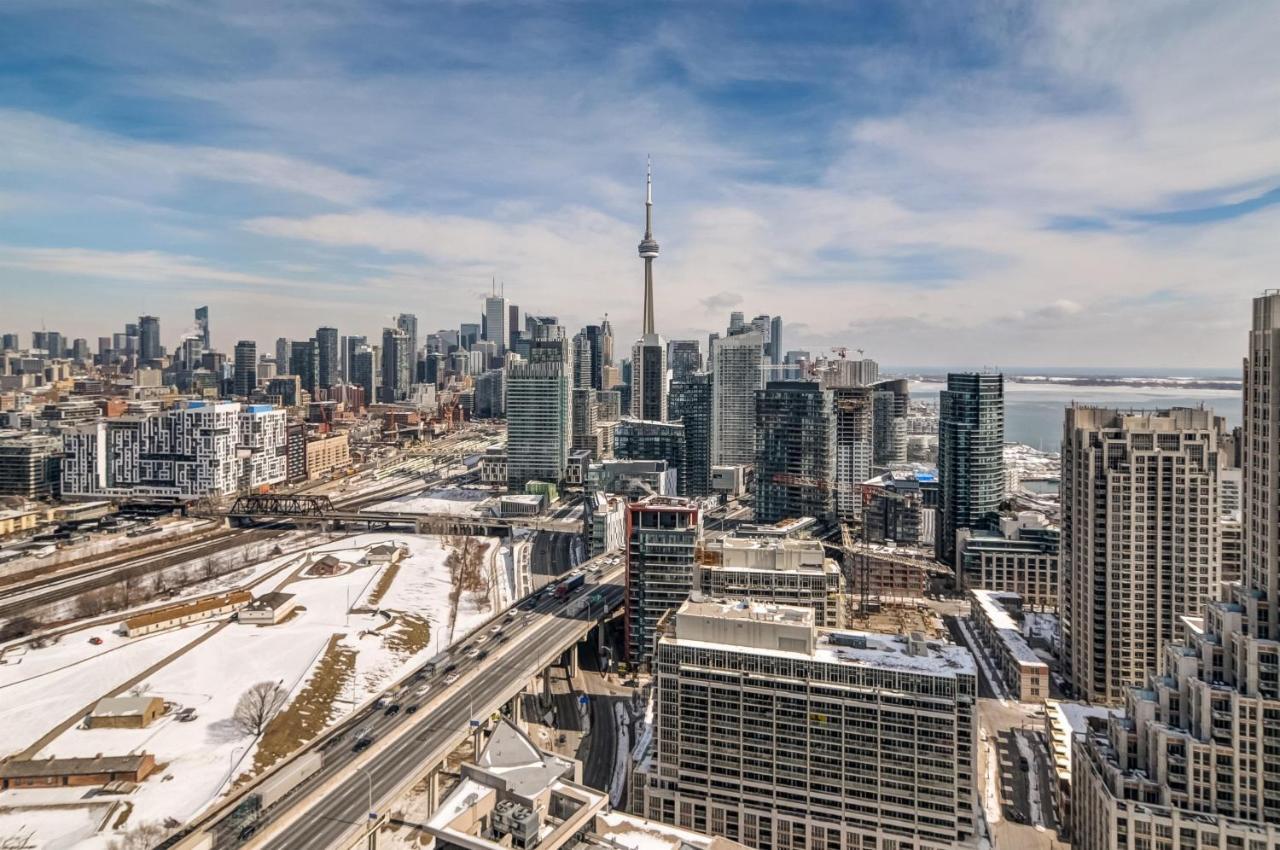 Apartment Bird's Eye View Polished Penthouse Toronto